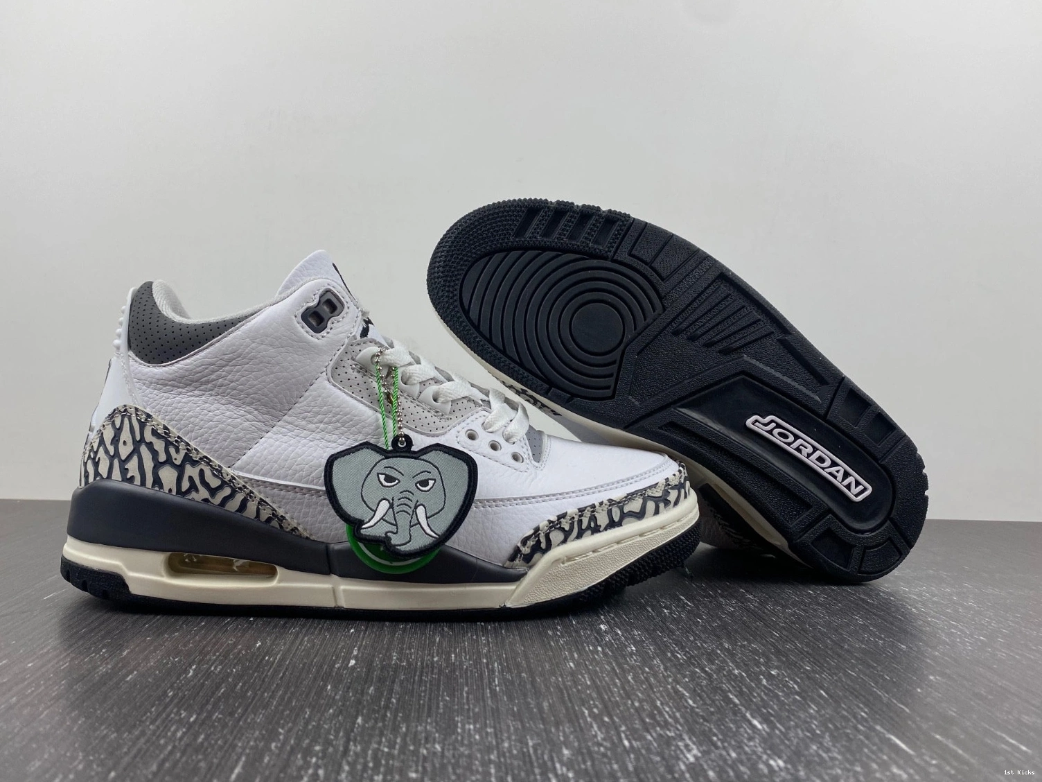 - 3 (GS) Hide DX6665-100 Sneak N' Jordan Retro 0117